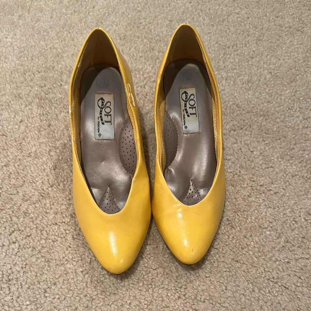 Vibrant Yellow Heeled Shoes with Classic Design